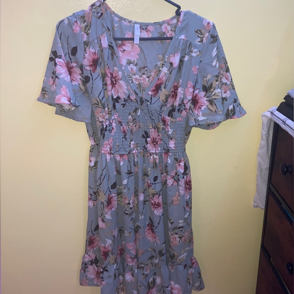 Pretty floral dress cute for the summer time